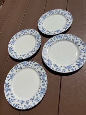 Grace Teaware Katie Classic Blue Floral Porcelain Dinner Plates - Set of 4 new